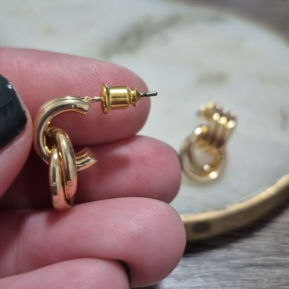 💲5 Bundled ✔️ Gold Tone Knot Earrings Small Hoop Modern Earring - Picture 3 of 6